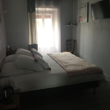 Hôtel L'un des sens à Villefranche-de-Lonchat Extérieur photo