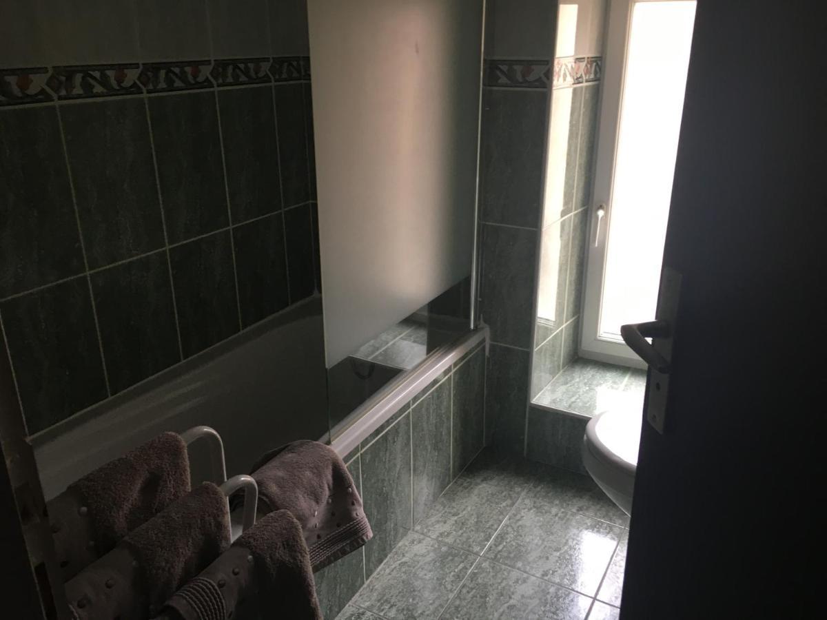 Hôtel L'un des sens à Villefranche-de-Lonchat Extérieur photo
