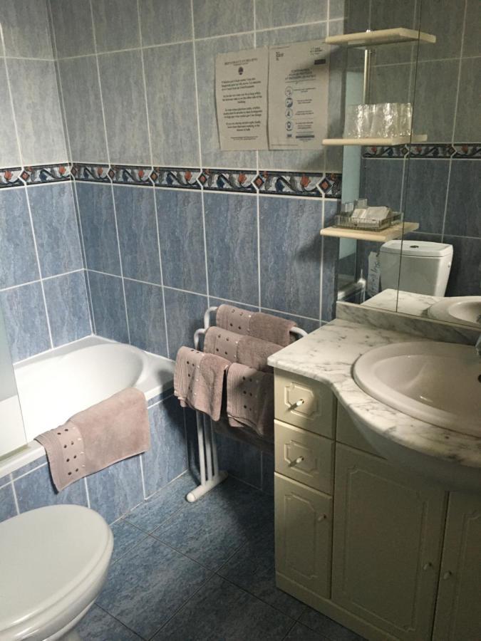 Hôtel L'un des sens à Villefranche-de-Lonchat Extérieur photo