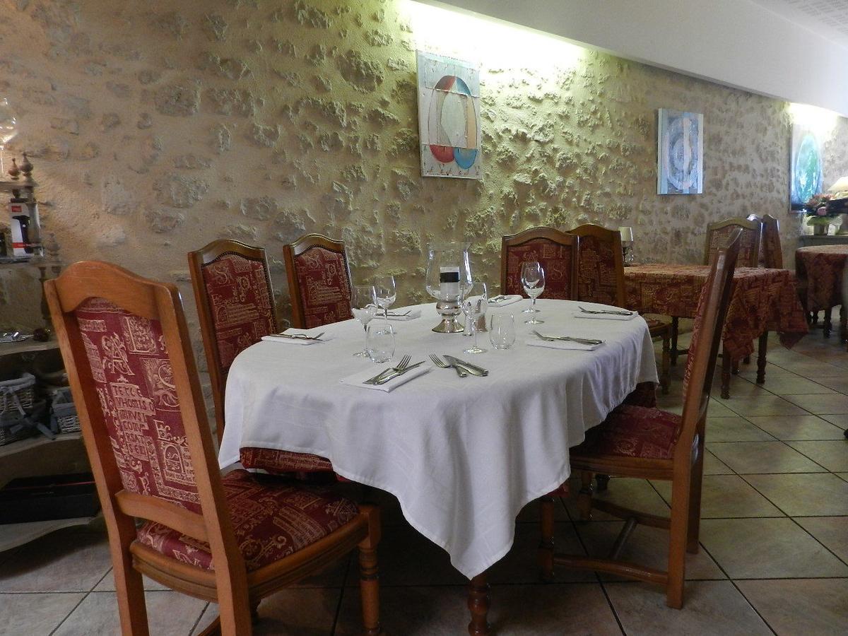 Hôtel L'un des sens à Villefranche-de-Lonchat Extérieur photo