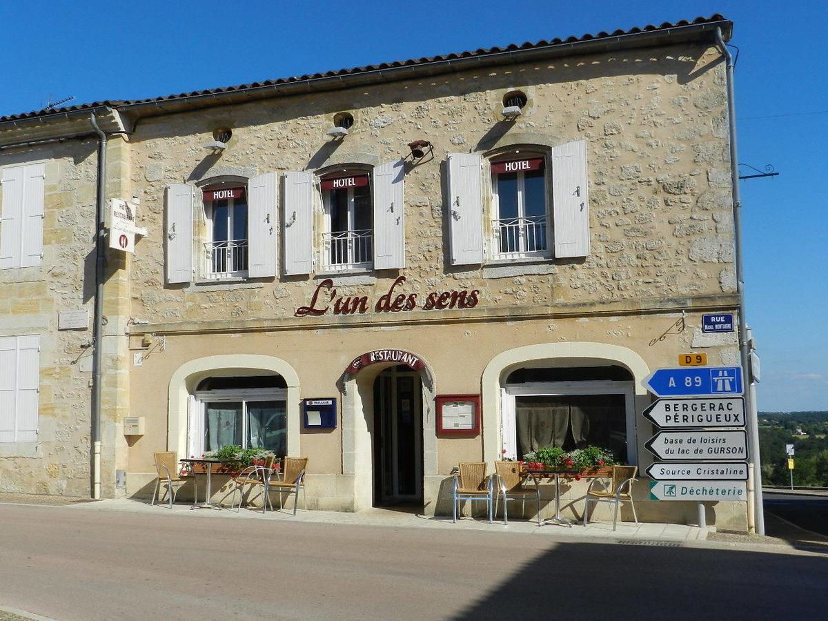 Hôtel L'un des sens à Villefranche-de-Lonchat Extérieur photo
