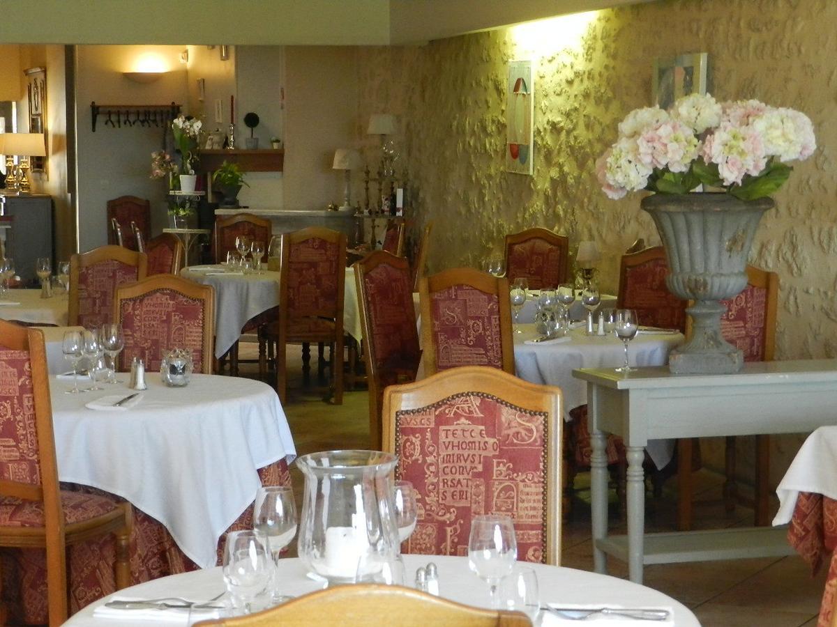 Hôtel L'un des sens à Villefranche-de-Lonchat Extérieur photo